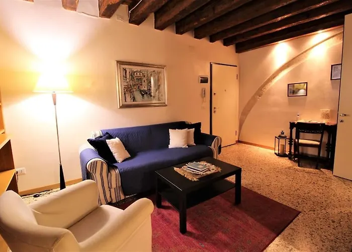 San Marco Charming Apartment With Canal View