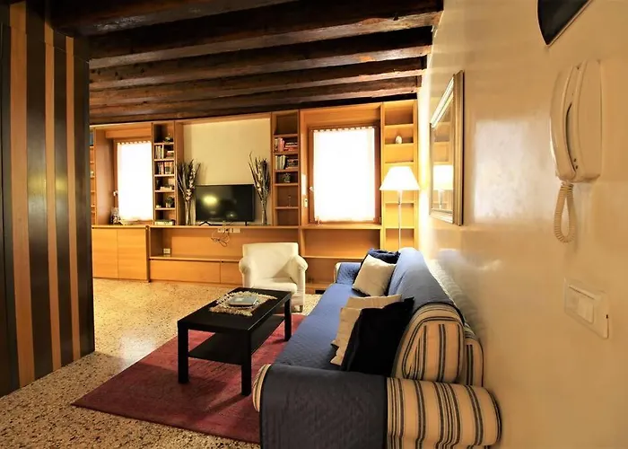 San Marco Charming Apartment With Canal View
