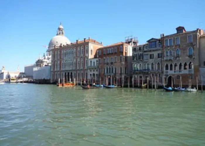San Marco Charming Apartment With Canal View