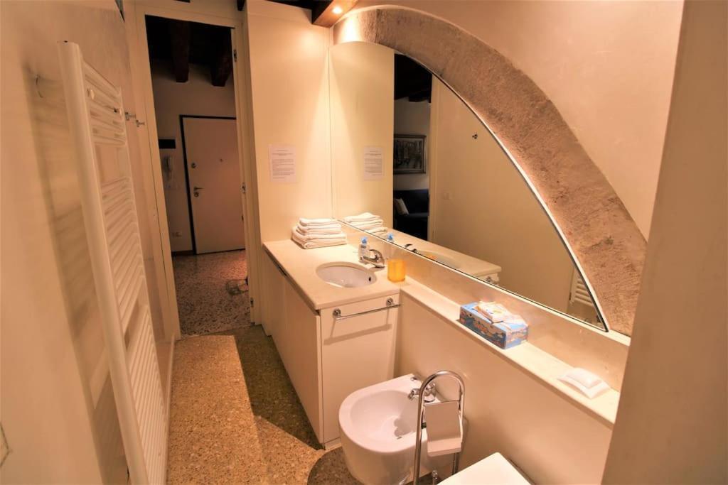 San Marco Charming With Canal View Veneza